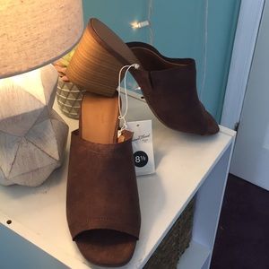 NWT brown slides size 8.5